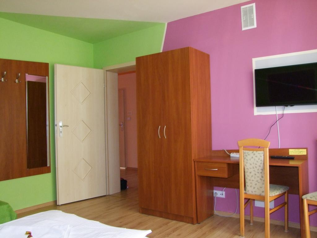 Warnenczyka 85A Bezplatny Parking, Faktura, Prywatna Lazienka, Klimatyzacja Rzeszów Chambre photo